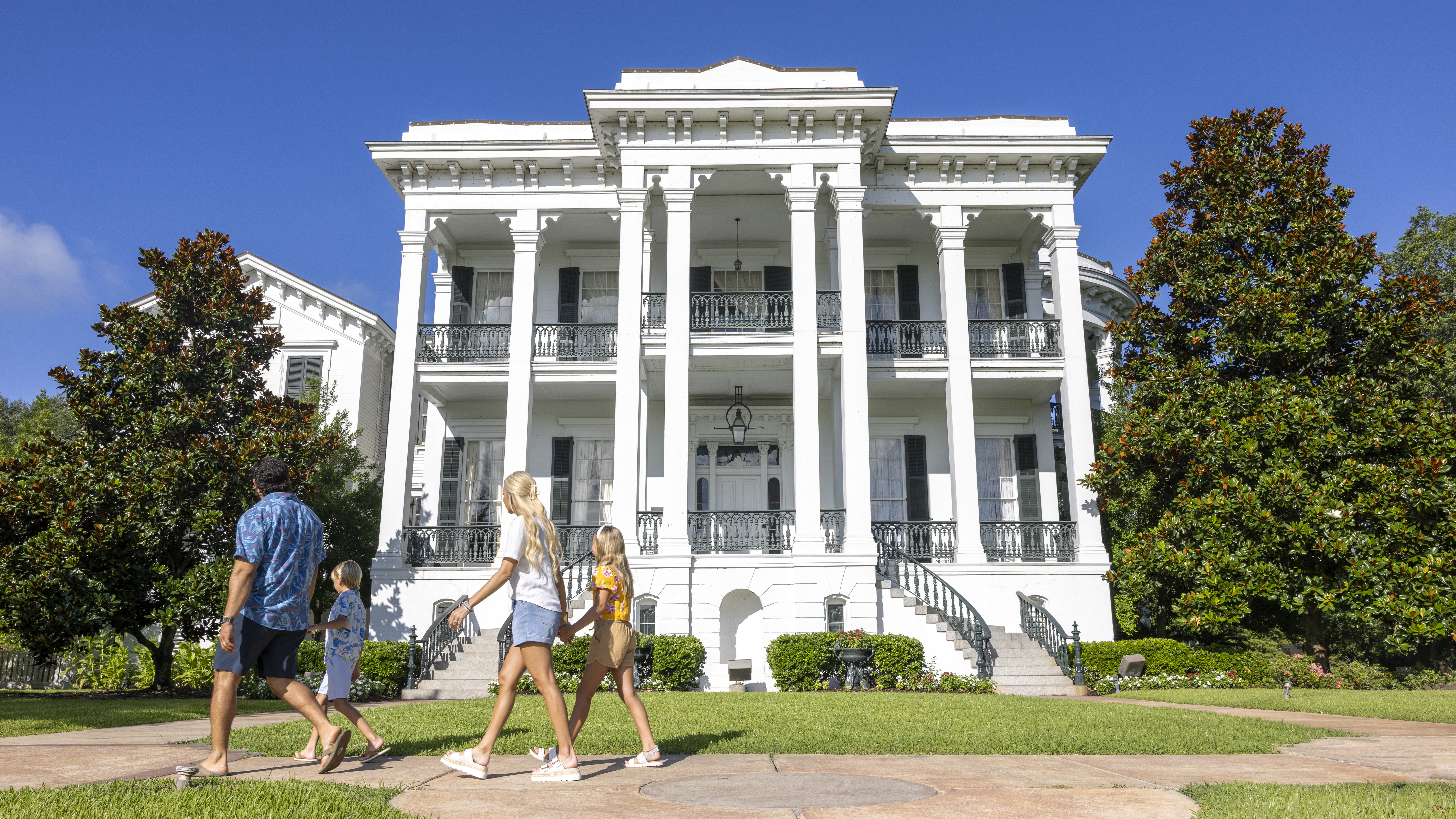 A family explores Nottoway Plantation.