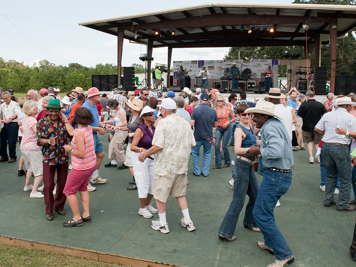 Opelousas_ZydecoFest_dancing_web.jpg