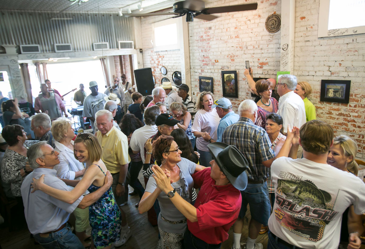 dancing-cajun-music