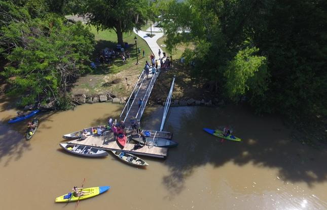 Set out into Bayou Teche for a day of kayaking or canoeing.