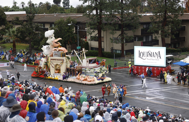 Gulf to Gumbo Rose Parade float rolls down the street