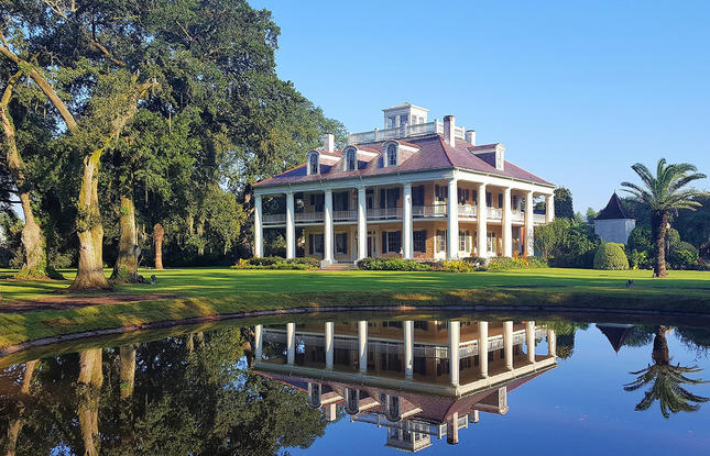Houmas House plantation with gardens and reflecting pools