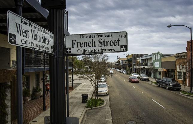 New Iberia tri-language street signs