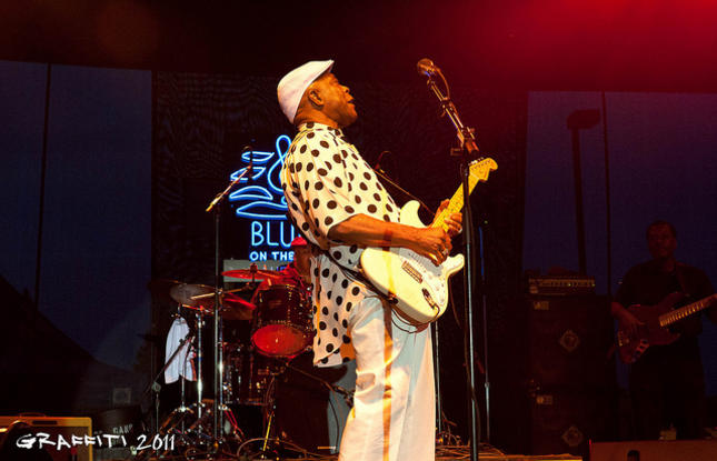 Buddy Guy playing the blues.