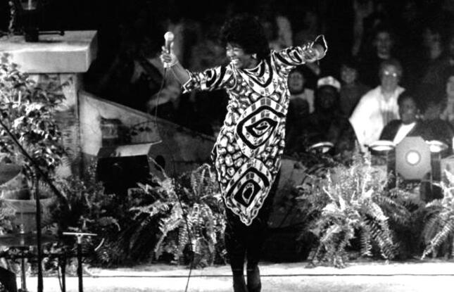 Irma Thomas singing in the French Quarter in 1990