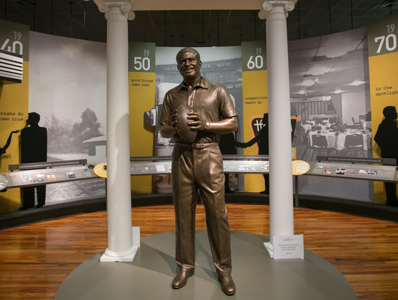 Eddie G Robinson Museum statue