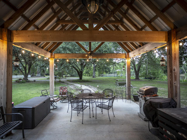 Outdoor Kitchen at Country Charm B&B