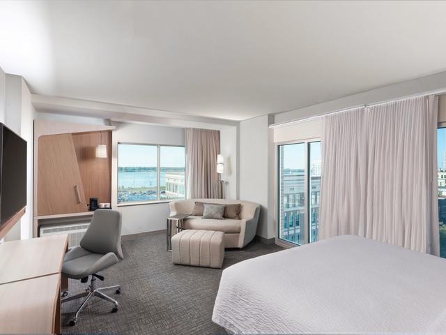 King Corner Guest Room