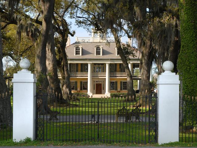 Houmas House at the front gates