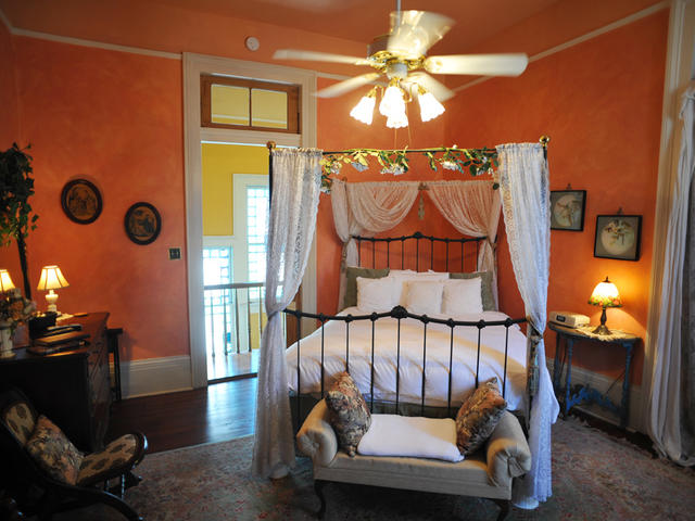 Our Bride's Room can be combined with either our Solarium Suite or our Groom's Room ... or both!