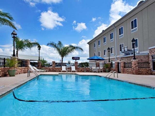 Holiday Inn Express Outdoor Pool