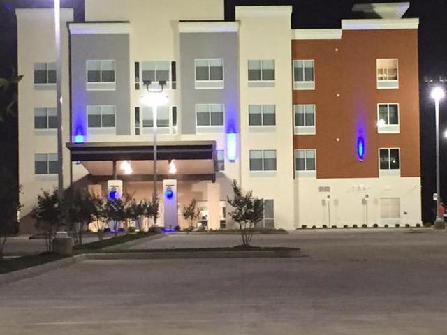 Holiday Inn Express Slidell Photo 2