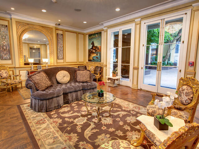 Hotel Mazarin Lobby