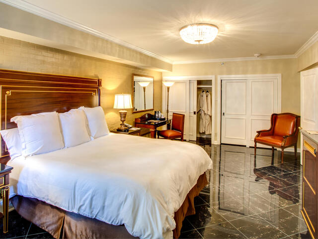 Hotel Mazarin Deluxe King Guestroom