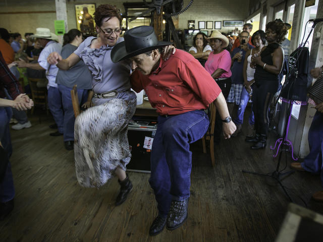 Dancing at Cafe des Amis Zydeco Breakfast