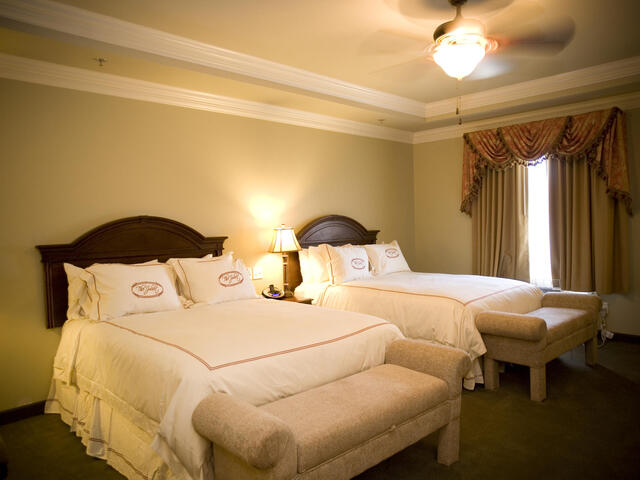 2 Queen Room