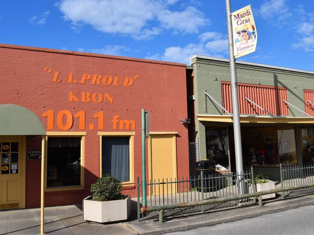 KBON 101.1 FM Radio Station in Eunice, Louisiana Photo 2