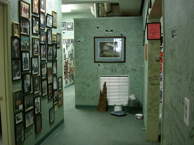 KBON 101.1 FM Radio Station in Eunice, Louisiana Photo 3