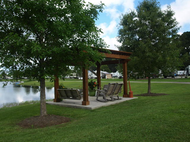 Kick back, relax and stay a while at Lakeside RV Park Photo 2