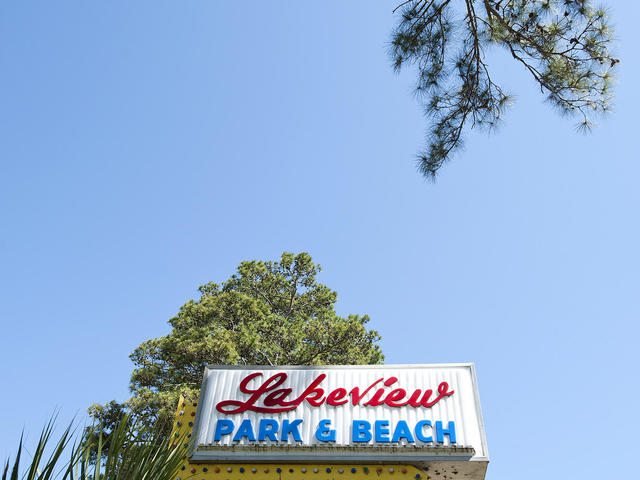 Entry sign into Lakeview