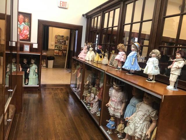 Lois Loftin Doll Museum Photo 2