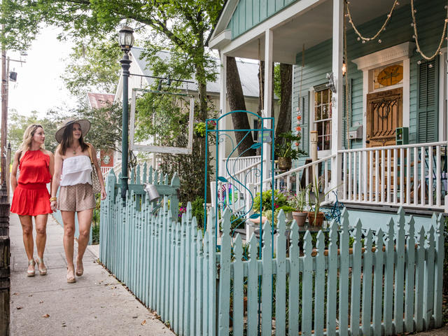 Lee Lane, Covington. Stroll the streets lined with boutique shops, art galleries and dining destinations.