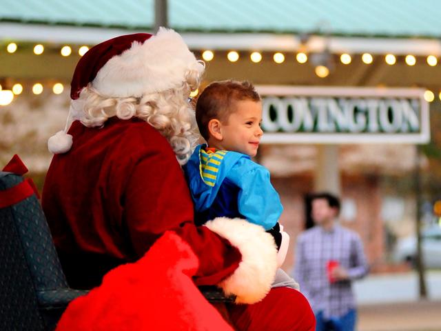 Christmas on Louisiana's Northshore/St. Tammany Parish. Photo Credit to Bobby Gilboy. Holiday happenings are full of family fun activities, Santa appearances by boat, and plenty of Holiday music.