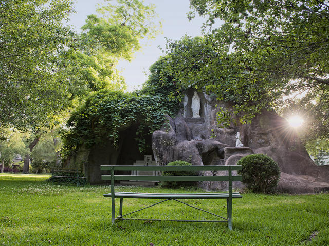 The Grotto at Our Lady of the Oaks Retreat House Photo 2