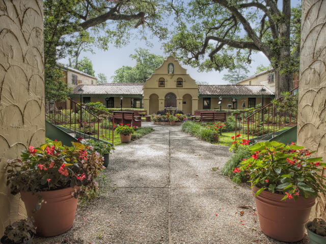 Our Lady of the Oaks Retreat House Photo 4