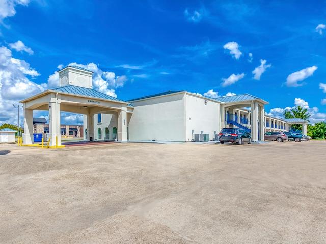 OYO Hotel Denham Springs I-12 Photo