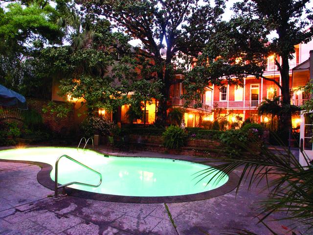 Courtyard view at the Place d'Armes Hotel Photo