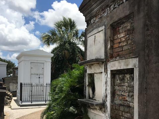 Wall vaults which need repair