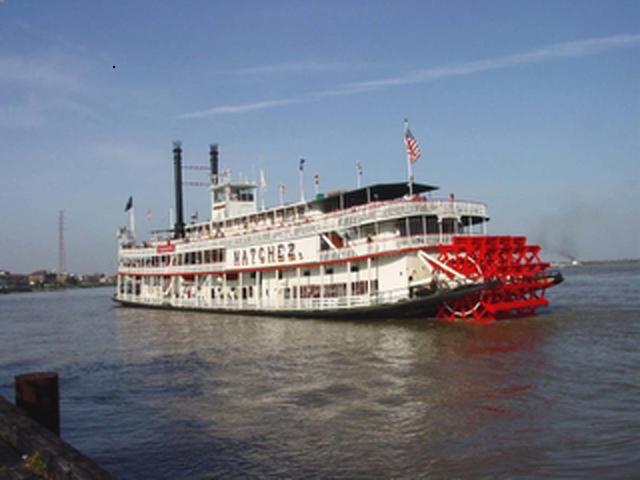 Steamboat Natchez sailing Photo 2