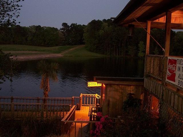 Night Life at Tunk's Oyster Bar