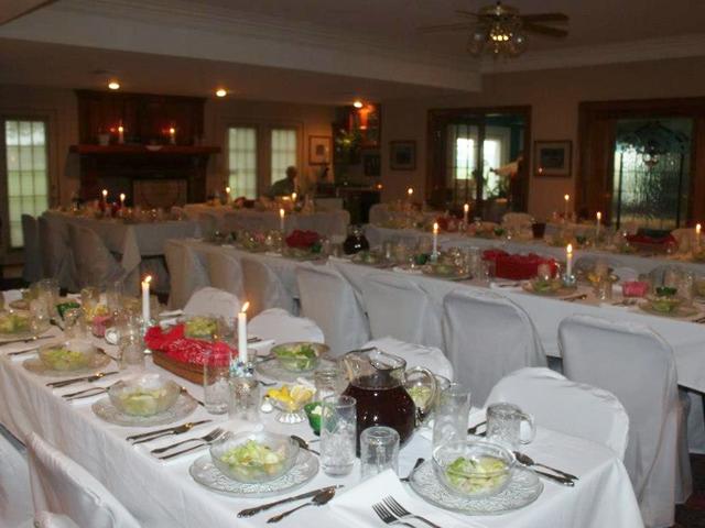 Dining available for large groups and tours.
