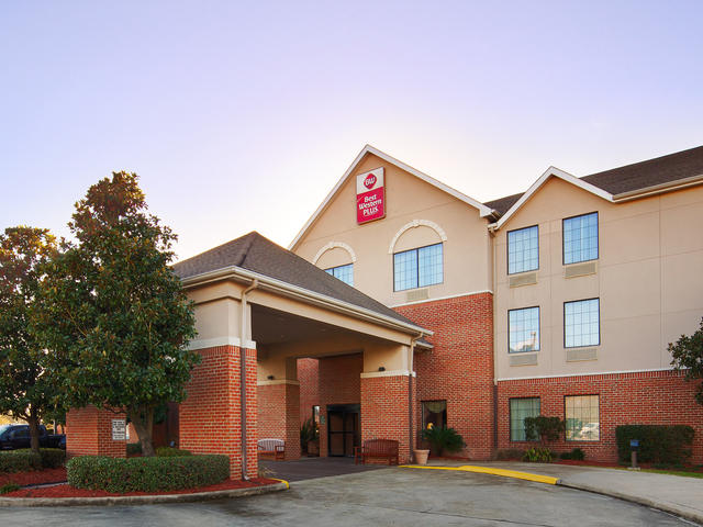 Welcome to the Best Western Plus Hotel & Suites, Sulphur, LA.