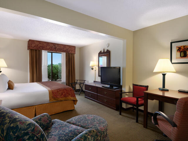 King Size Bedroom with work desk
