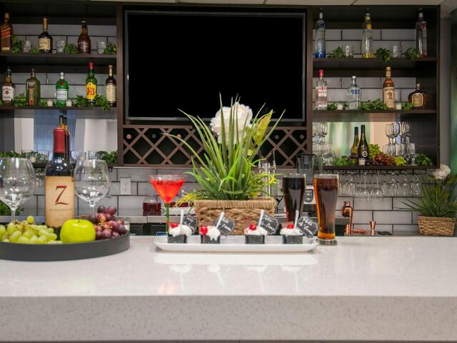 Relax and have a drink at the Wyndham Garden in Alexandria