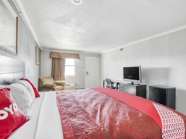 Room with King/Queen Sized Bed