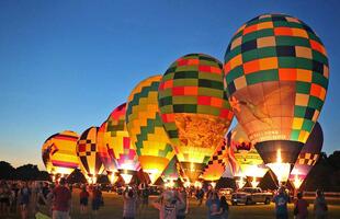 Red River Balloon Rally glow at night.